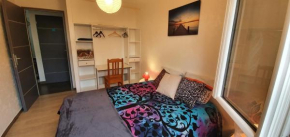 Chambre privée et cuisine chez l'habitant